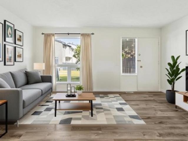 Townhouse for sale in Thorncliffe, Calgary
