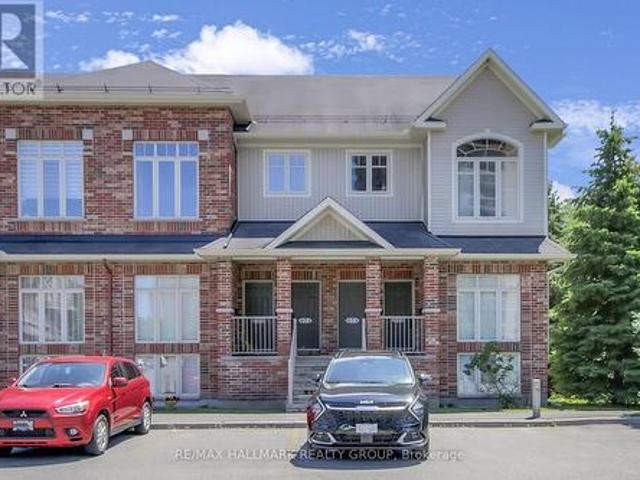 Townhouse for sale in Ottawa