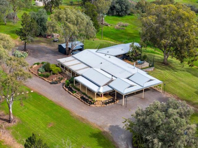 Cottage for sale in Horseshoe Creek, South Australia