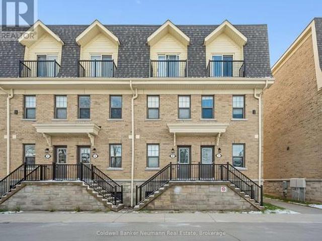 Townhouse for sale in Guelph, Ontario