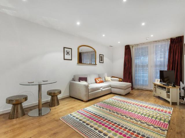 Apartment for rent in South Lambeth, Greater London