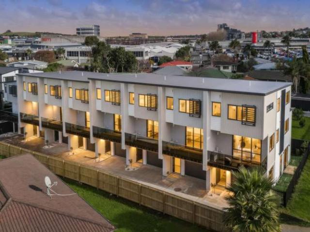 Townhouse for sale in Mount Wellington