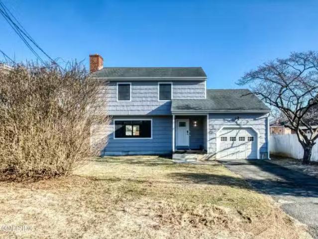 House for rent in Darien