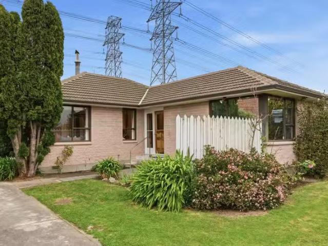 House for sale in Chaslands, Canterbury