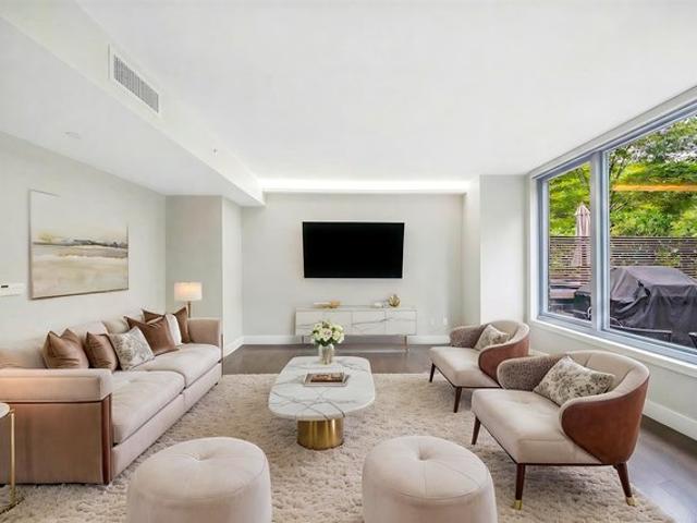Townhouse for sale in Hudson, New Jersey