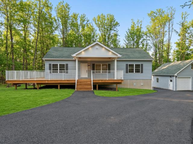 House for sale in Lake Ariel, Pennsylvania