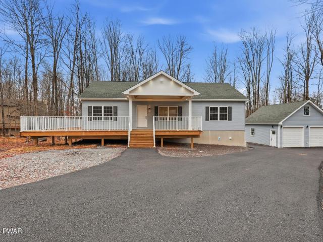 House for sale in Lake Ariel, Pennsylvania