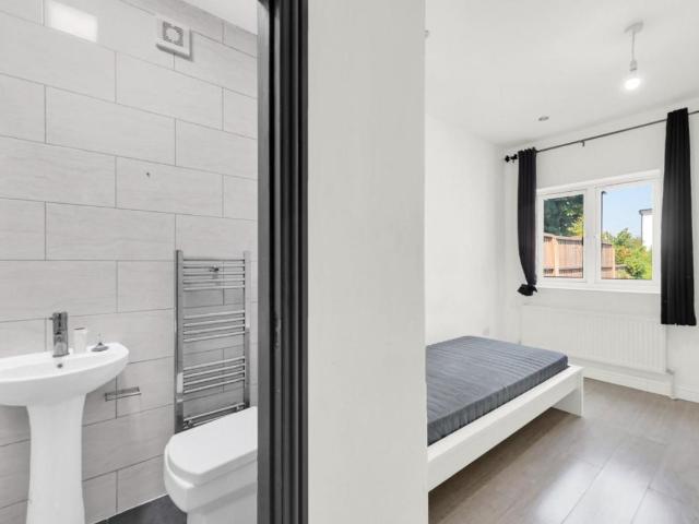 House for sale in Newbury Park, Greater London