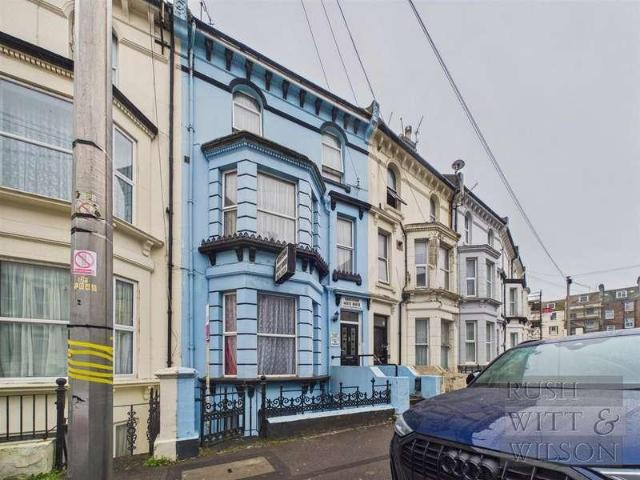 House for sale in Blacklands, Guestling Green