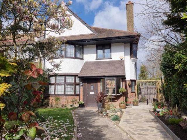 Flat for sale in Muswell Hill, Greater London