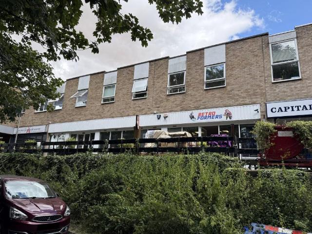 Flat for sale in Chipping Hill, Essex