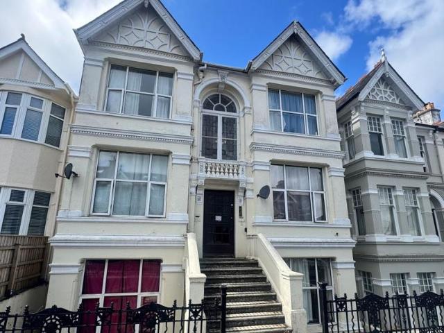 Flat for sale in Mount Wise
