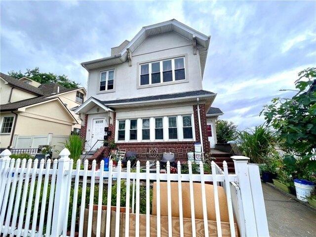 House for sale in Brooklyn, Arverne