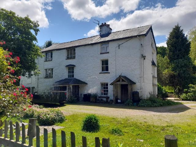 House for sale in Llanfair Caereinion, Wales