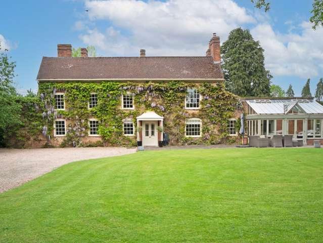 House for sale in Bromsgrove, Worcestershire
