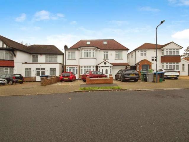 Studio for sale in Preston, Greater London