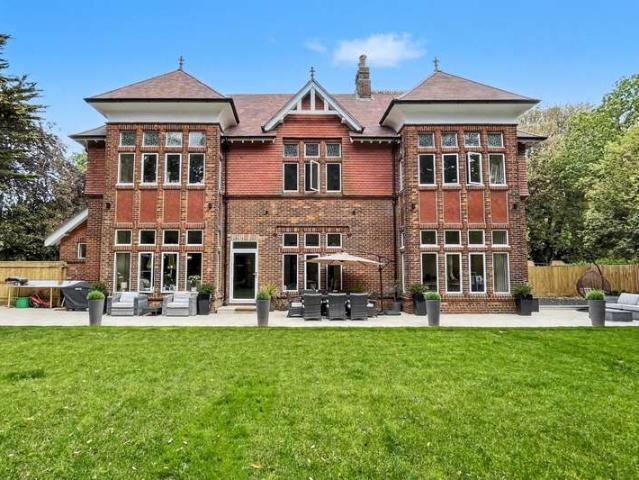 Farm for sale in West Cliff, Bournemouth
