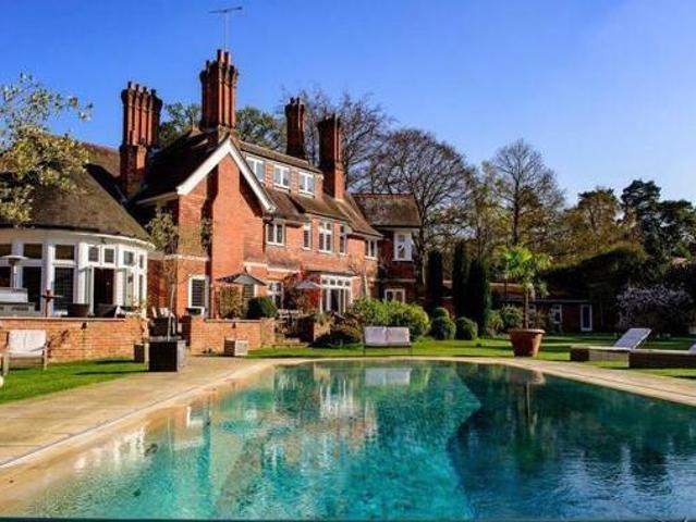 House for sale in Ascot