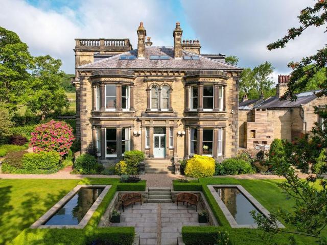 House for sale in Golcar, West Yorkshire