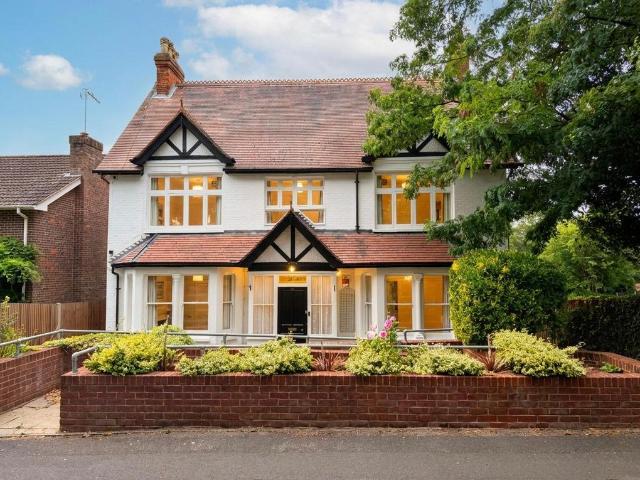 House for sale in Farnborough, Hampshire