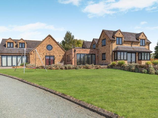 House for sale in Woodseaves, Baswich