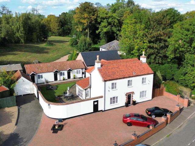 House for sale in Hoveringham, Newark and Sherwood