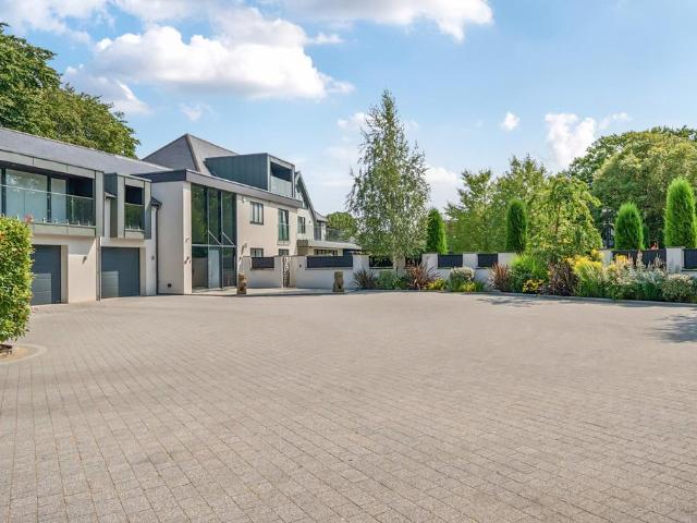 House for sale in London Borough of Bromley, Greater London