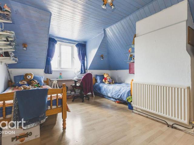 House for sale in London Borough of Croydon, Sanderstead