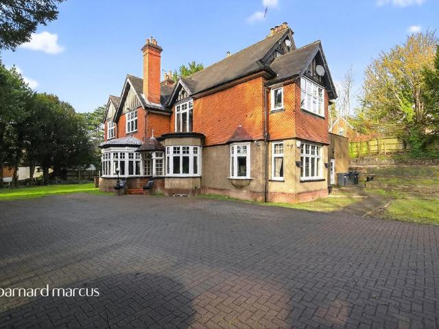 House for sale in London Borough of Croydon, Sanderstead