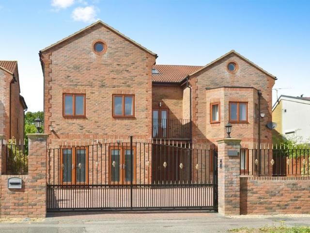 House for sale in Grange Farm, Shenley Church End