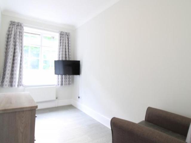 House for rent in Row Town, Surrey