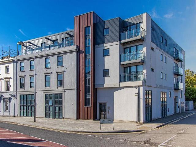 Flat for sale in City Centre, Falcon Lodge