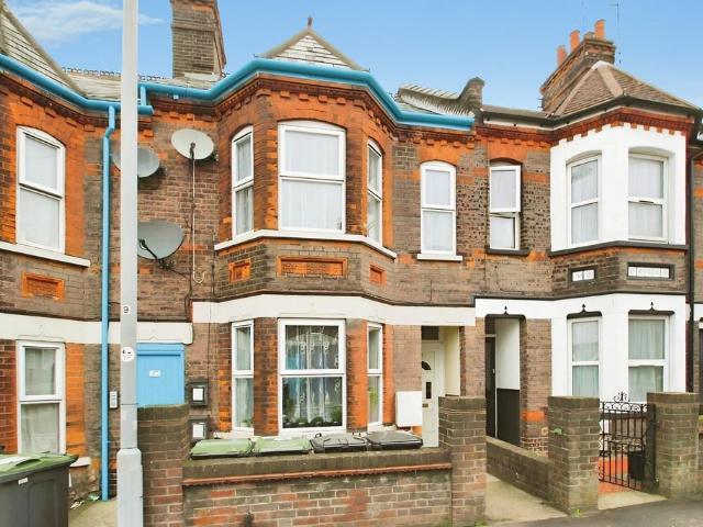 Flat for sale in Spring Park, Luton