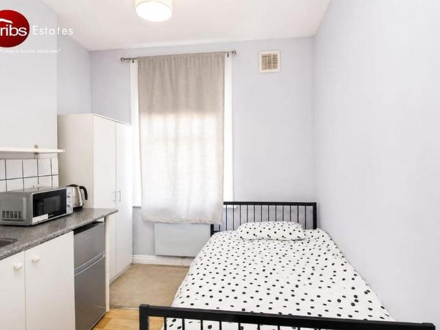 Room for rent in Cossall Estate, Greater London
