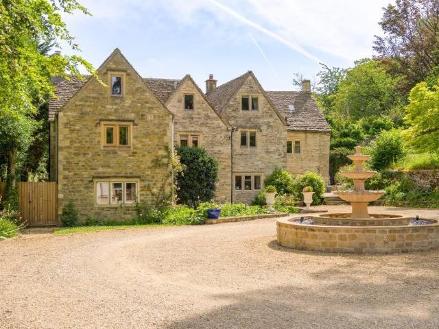 House for sale in Minchinhampton, School House