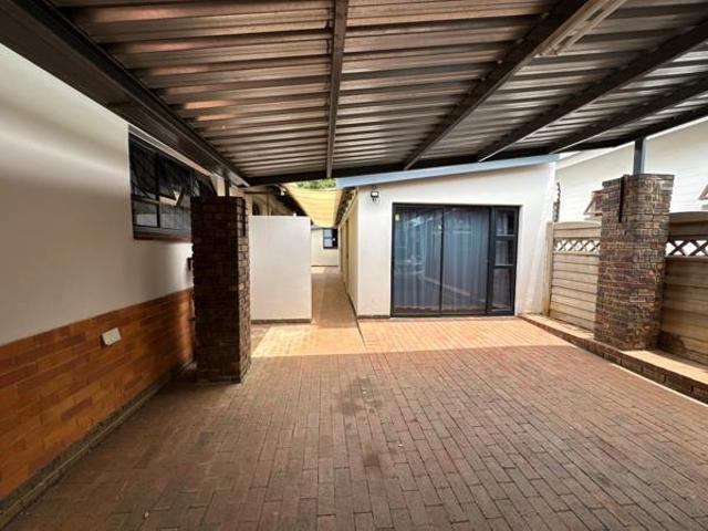 Room for rent in Waterkloof, Gauteng