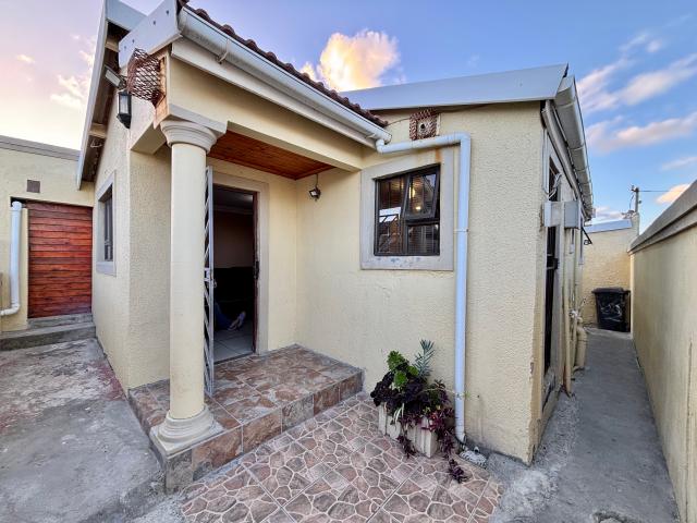 House for sale in Mitchells Plain, Western Cape