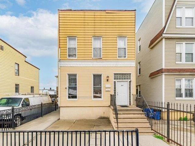 House for sale in Hudson, New Jersey