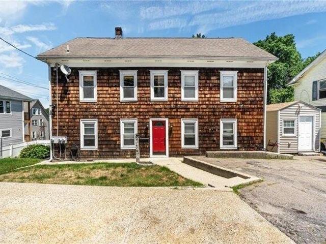 House for sale in Lincoln, Rhode Island