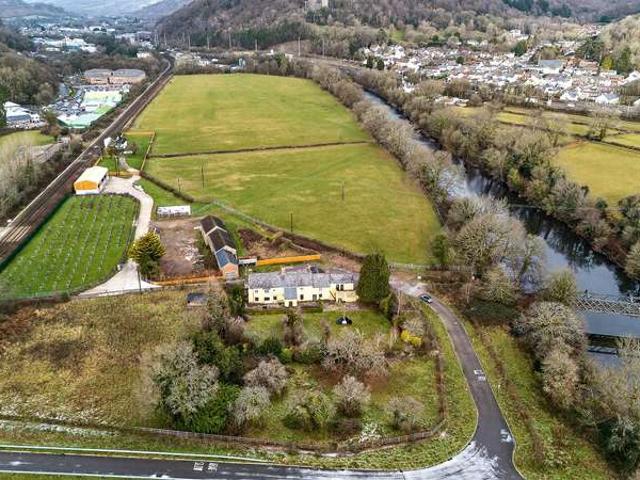 Property for sale in Gwaelod-y-garth, Wales