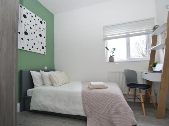 Room for rent in London Borough of Ealing, Greater London