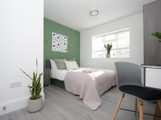 Room for rent in London Borough of Ealing, Greater London