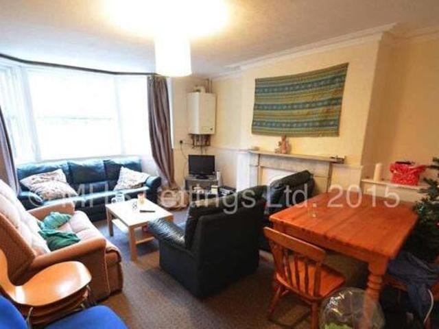 House for sale in Scholes, West Yorkshire