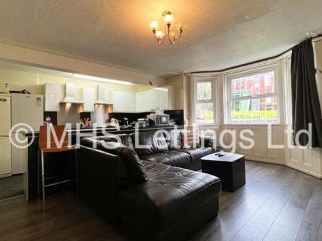 House for sale in Scholes, West Yorkshire