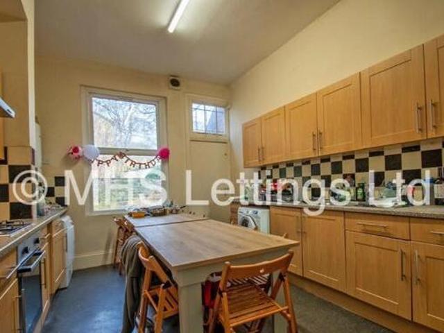 House for sale in Hyde Park, West Yorkshire