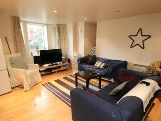 House for sale in Hyde Park, West Yorkshire
