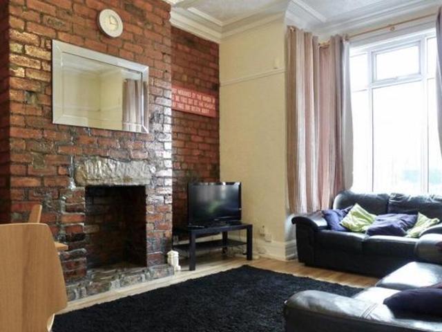 House for sale in Hyde Park, West Yorkshire