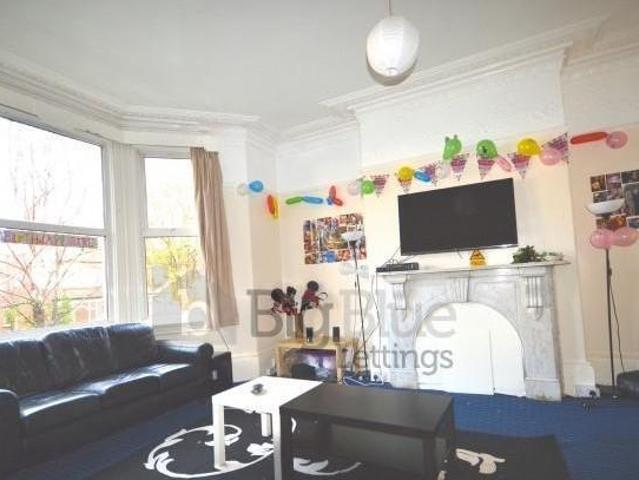 House for sale in Headingley, West Yorkshire