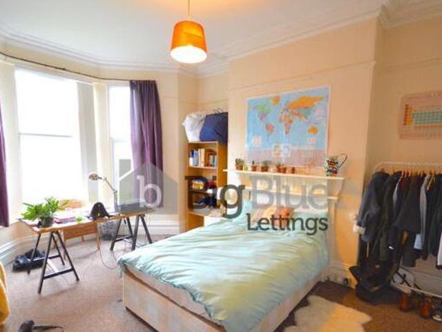 House for sale in Hyde Park, West Yorkshire