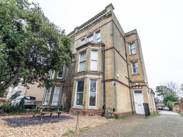 House for sale in Middlecroft, Hampshire